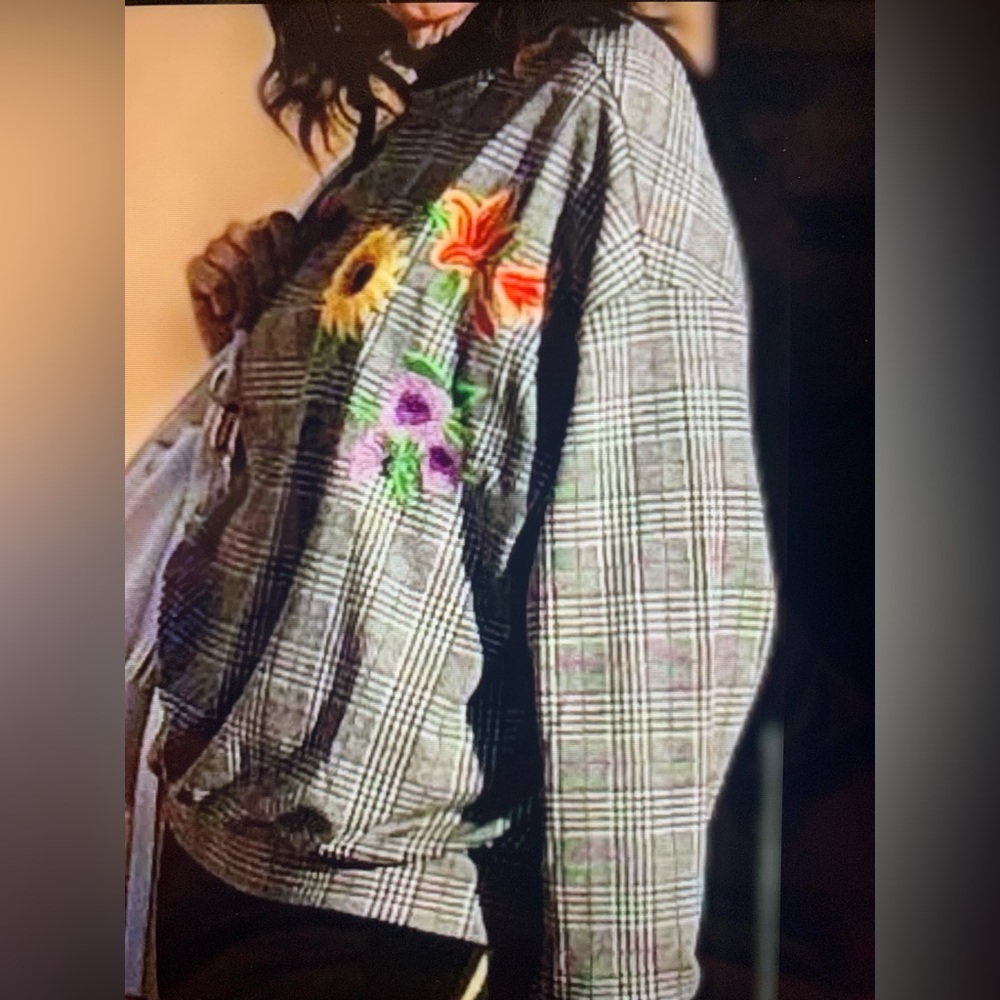 ZARA Over sized plaid /floral 🌻 sweatshirt, Size Large / Extra Large